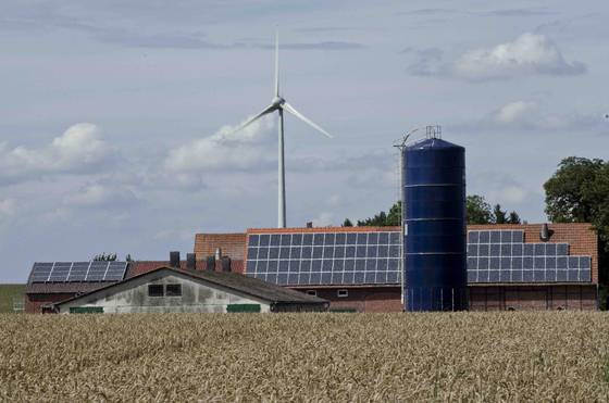Windrad und Photovoltaik